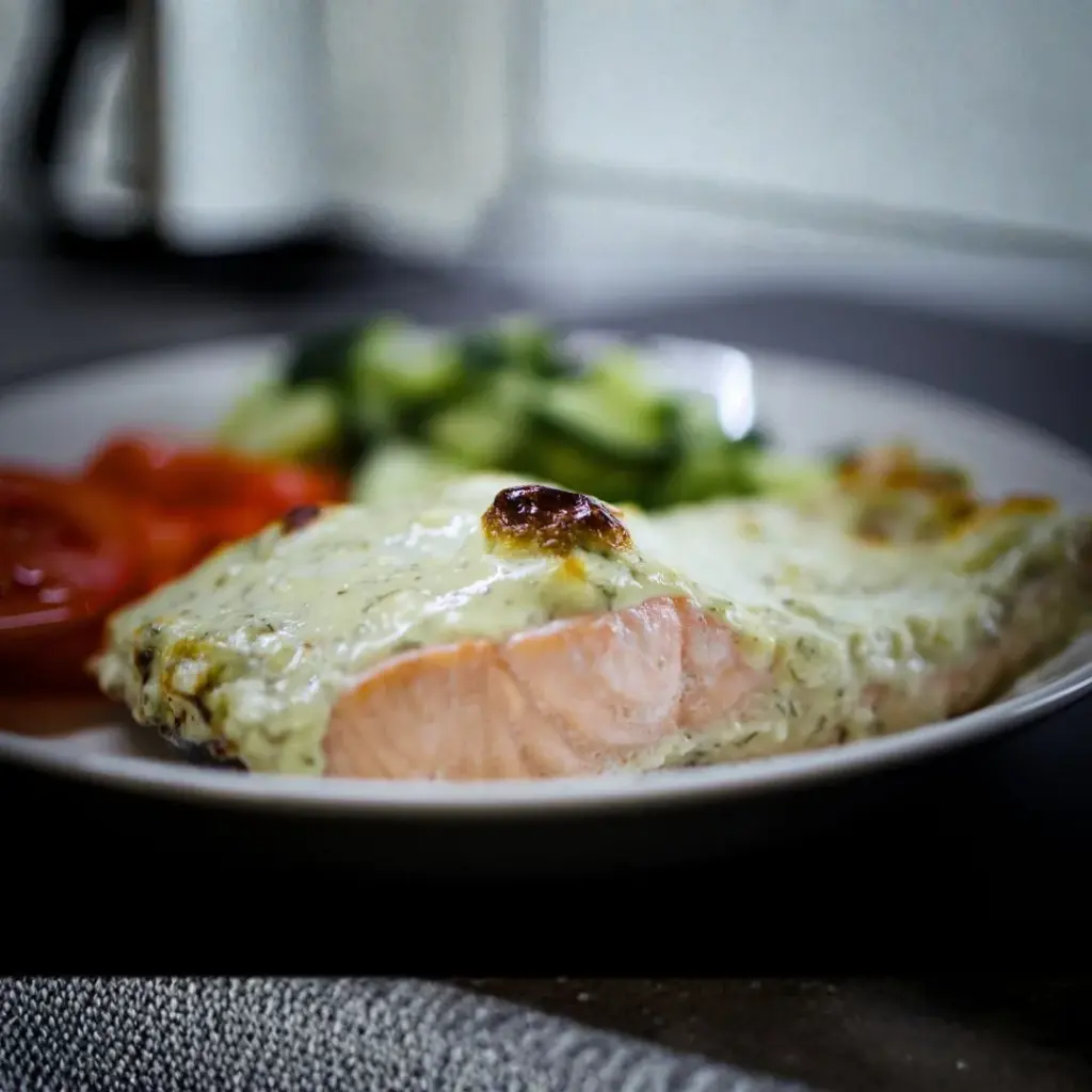 Ketogeeninen ruokavalio lounas.